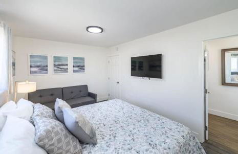 Spacious Disneyland 5 Bedroom 4 Bath House with Game Room - Photo 34