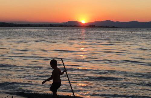 ILIOCHARI sea view apartments Oropos - Kalamos - Foto 41