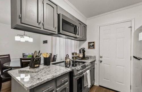 Day Dreamer minutes to Stadium with Fire pit and Parking - Foto 9