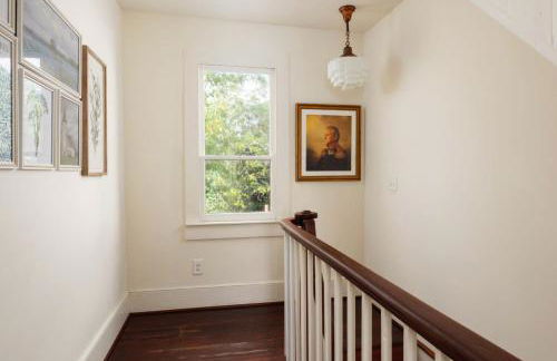 Historic 1897 Bill Murray House, DT Charm, Game Room and Parking - Foto 23