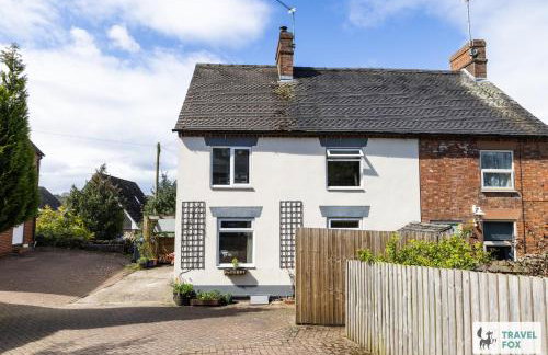 Smithy Bank Cottage - with free parking! - Photo 39