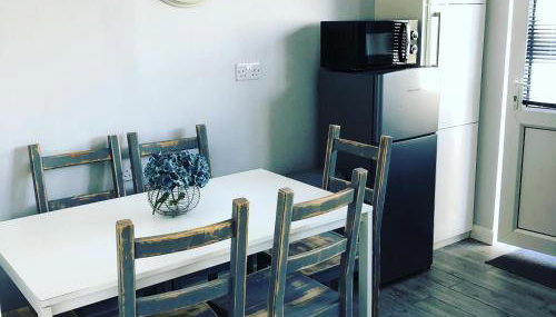 Bay View Bungalow Benllech, 5 Min Walk from Beach - Foto 2