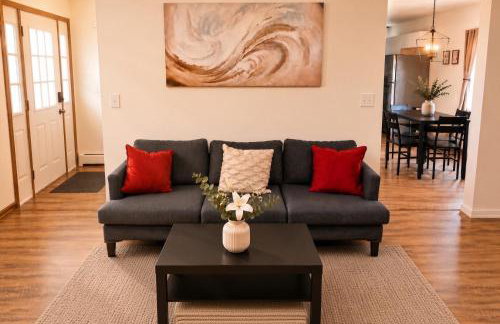 5BR Accessible Valley & Lake View Home Near Cornell - Sleeps 10 - Foto 43