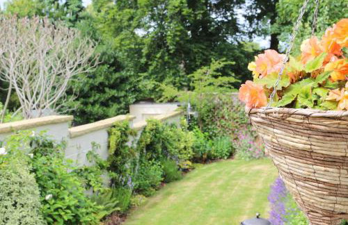 3 Bed 2 Bath Cottage with private parking and garage - Foto 18