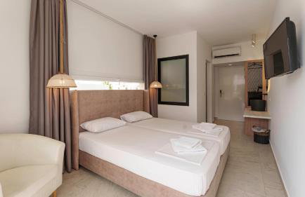 Stella Maria Hotel & Suites - Photo 74