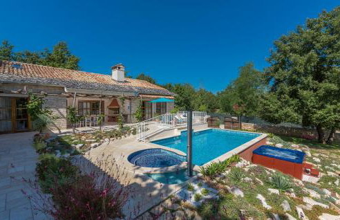 Family Villa Lipica with private pool and jacuzzi - Photo 3