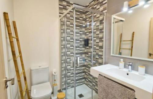 Sunny Luxury Apartment with two great sunny - level terraces, two swimming pools, in a new complex Pueblo Majorero, close to Fuerteventura Golf Club, next to the beach , Atlantico Shopping Mall and casino in Caleta de Fuste - Foto 23