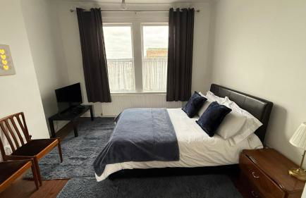 3 Bedroom in a great location - Photo 1