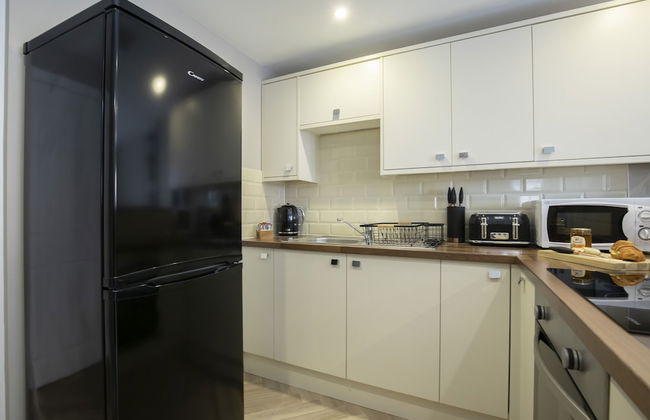 Elliot Oliver - 2 Bedroom Garden Apartment With Parking - Photo 9