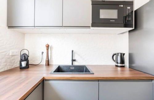 The Square, Paris-Asnières, Private Apartment with Bedroom and Living Room - Foto 7