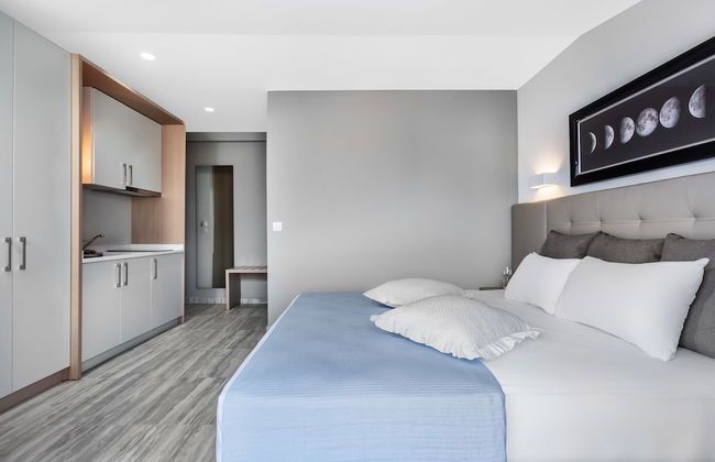 Nymphes Deluxe Accommodation - Photo 12