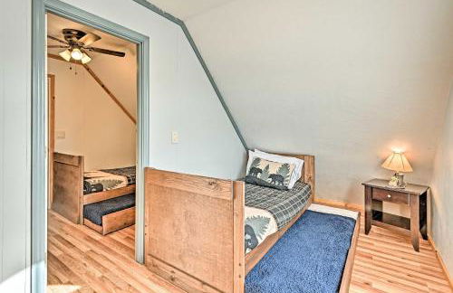 Near Trails, Lakes and Golf Pinetop Home with Deck - Foto 24