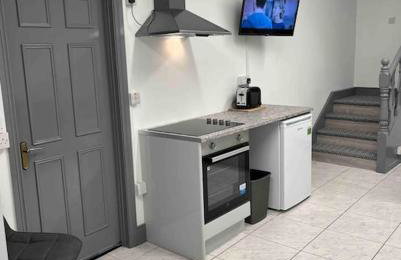 Corner House 2-Bed Townhouse Sleeps 3 - Photo 14