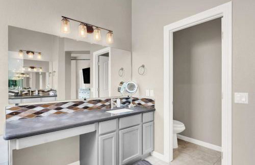 Lux 3BR Oasis Near Strip with Heated Pool and Jacuzzi - Photo 18