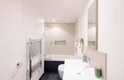 Bright, Spacious 2-bed, 5 mins from Tube, Sleeps 4 - Pass the Keys - Foto 37