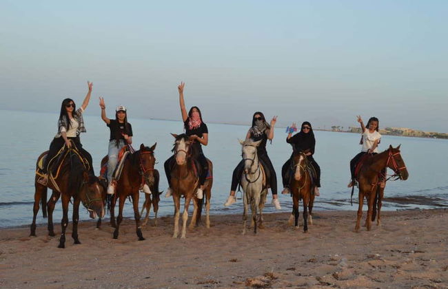 Passeio a cavalo pela costa de Sharm el-Sheikh - Foto 1