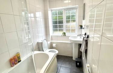 Rushden Home - Perfect for Contractors - Free Parking - Sleeps 5 - Garden - Netflix and HDR TV - Foto 57