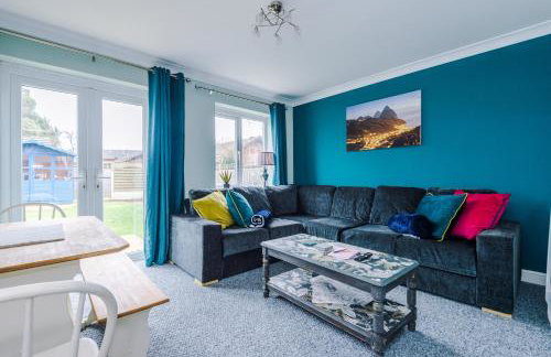 Relaxing 3 Bedroom Chester Home with garden - Photo 6