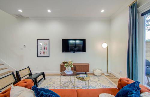 Houston Entertainment Haven - Photo 18