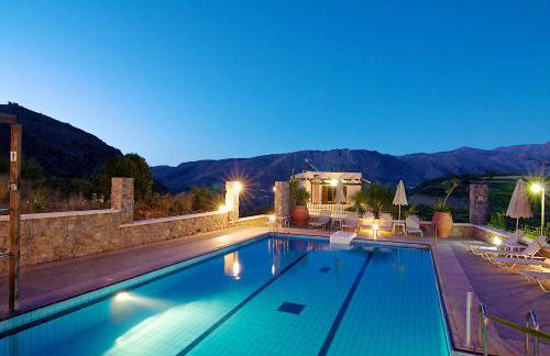 Elia Meronas - Photo 2