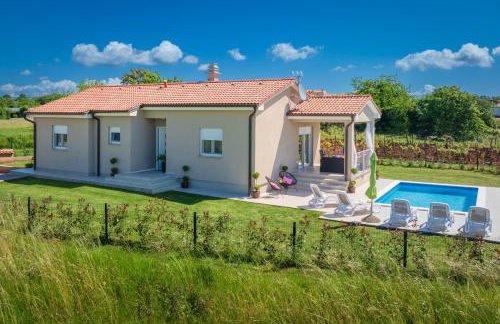 Family holiday house with private pool and playground - Foto 51