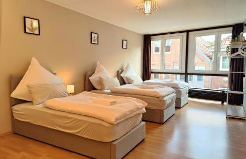 Charming Old Town Apartments - Photo 15