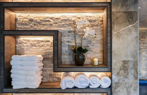 Lux Manor Sleeps 30 - Pool Sauna Hot Tub Cave - Foto 3