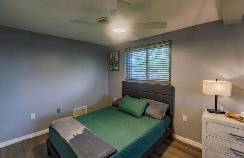 Spacious Backyard & Pool Retreat - 5 Mins to Beach - Foto 17