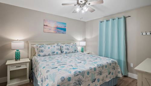 Pelican Beach Resort Destin - Photo 4