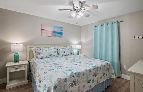 Pelican Beach Resort Destin - Photo 4