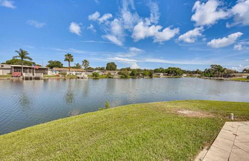 Sunset Views and Hot Tub Lakefront Holiday Retreat! - Foto 2