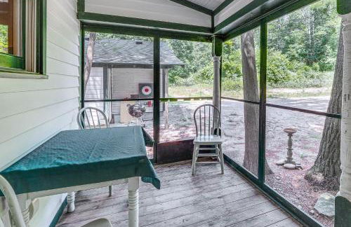 Torch Lake Getaway with Private Beach and Boat Dock! - Foto 22