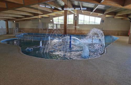 Hiking in Snowdonia? Sea, beach and mountains view - Photo 53