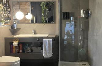 Artsy Retreat - Sleeps 6 Free Parking & Balcony - Photo 2