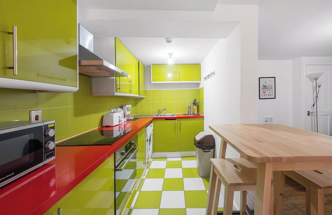 2 Bedroom W/ensuites-sleeps 6, 20min to Citycentre - Photo 16