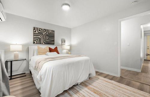 Entire Private Home with 4 Bedrooms 3 Bathrooms, King Bed, Big Yard, Prime Area, Ranch Style, Available Now - Photo 42