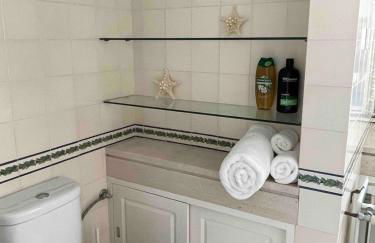 Spacious Studio in Sunny Villa Minutes to Beach - Foto 15