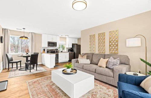 New! Charming Upper Unit in the Heart of Roseville - Foto 6