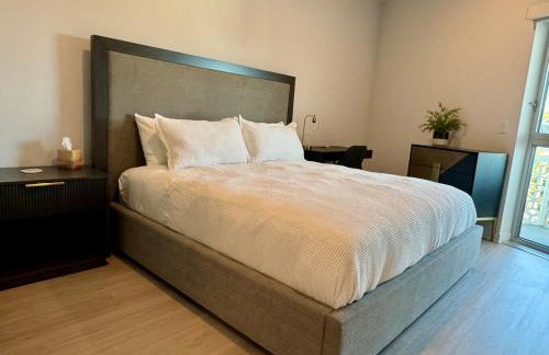 Silver Lake 1 Bedroom Condo Suite with Balcony and Parking - Photo 9