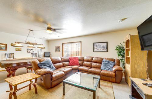 Fire Pit and Wraparound Porch Munds Park Cabin! - Foto 19