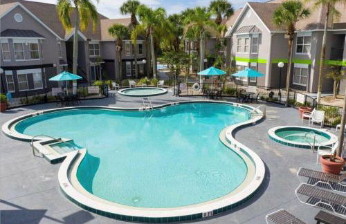 Whimsical Condo 1.5M from Disney - Foto 58