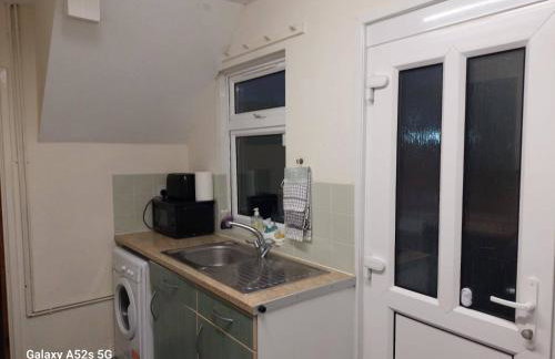 Peterborough Nice House with garden free parking - Foto 12
