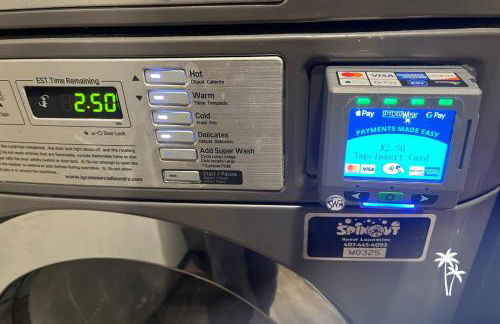 Fireworks View Studio Condo with Terrace and Kitchenette - Foto 30