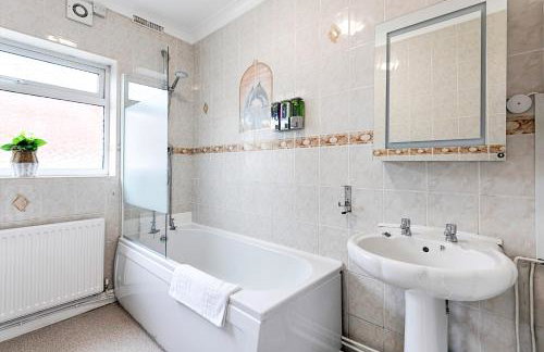 Bright & Spacious Home Near Swansea & Beach - Foto 24
