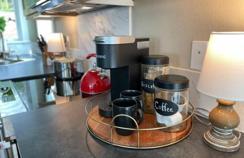 Romantic Cozy Cabin Walk to lake Hot tub Bikes Kayaks Grill - Foto 25