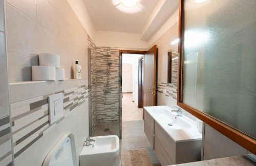 Turin Terrace Home - 2 Camere, 2 Bagni, Metro a due passi - Photo 28