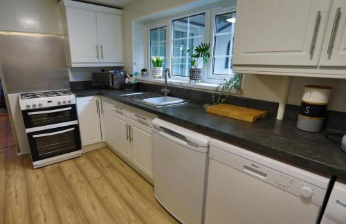 Coastal Cottage, Private Hot Tub & Sauna Sleeps 2-8 with Views - Foto 12