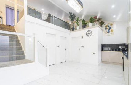 New Modern Stylish Villa Near City Centre Birmingham, with outdoor Hot Tub - Foto 16