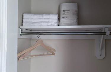 Luxury 3 BedRoom Apartment with Private Entrance plus Free Parking - Foto 16