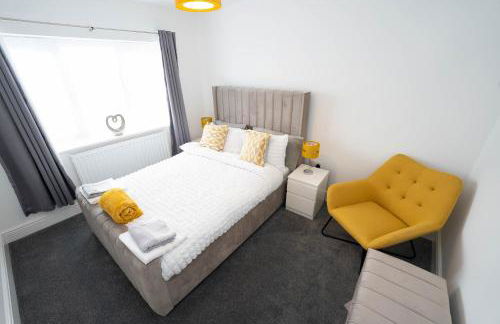 Entire Modern Home with Private Parking for 6/8 Persons - Photo 37